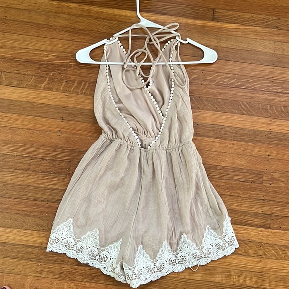 Light tan romper - Picture 2 of 3